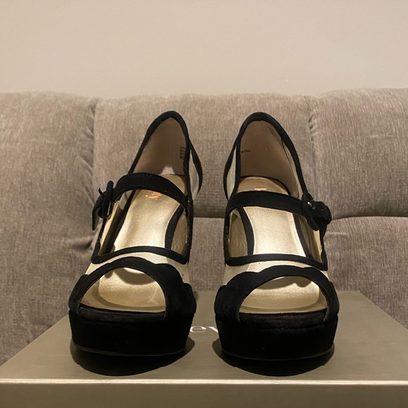 Levity High Heels - Picture 7 of 7